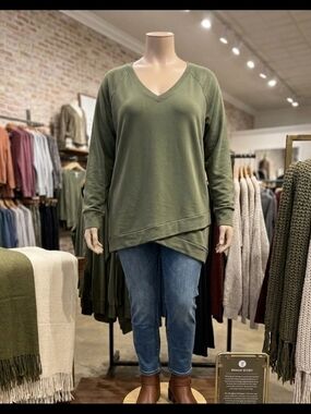 *Threads 4 Thought Olive Green V-Neck Layered Sweater Pit 24 L=32.5